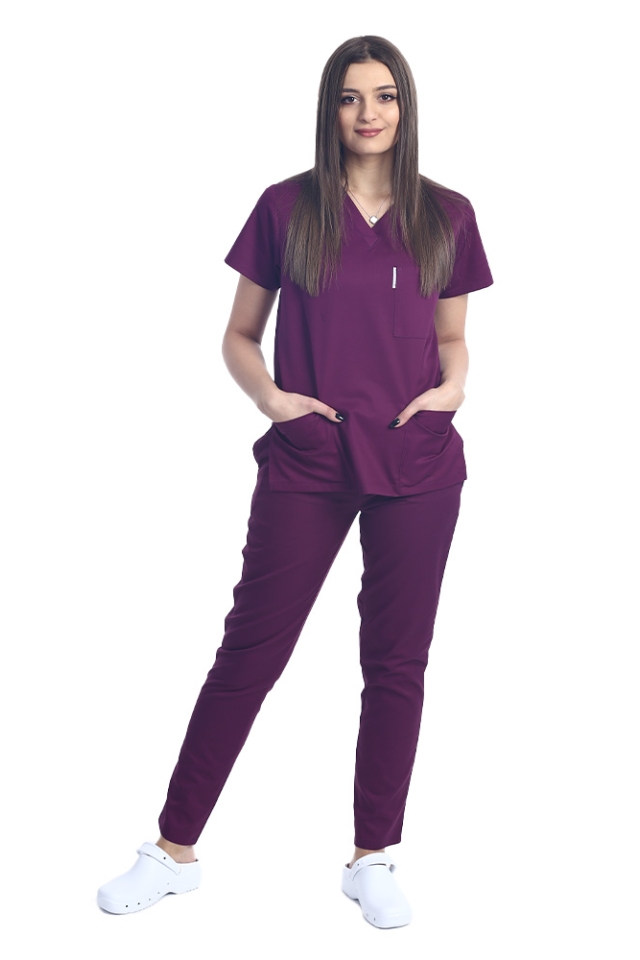 Costum medical visina, bluza cu anchior in V, trei buzunare si pantaloni cu elastic.