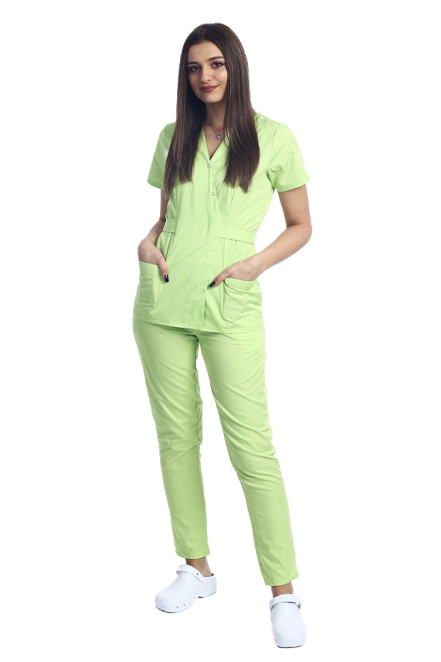 Costum medical lime, cu bluza tip kimono si pantaloni cu elastic