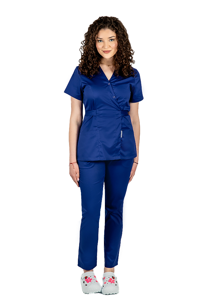Costum medical kimono albastru, cu elastan, bluza tip kimono si pantaloni cu snur in talie