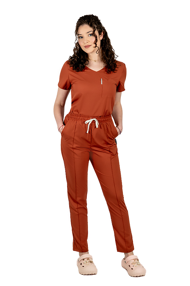Costum medical stretch caramel cu bluza in V si pantaloni cu snur si elastic