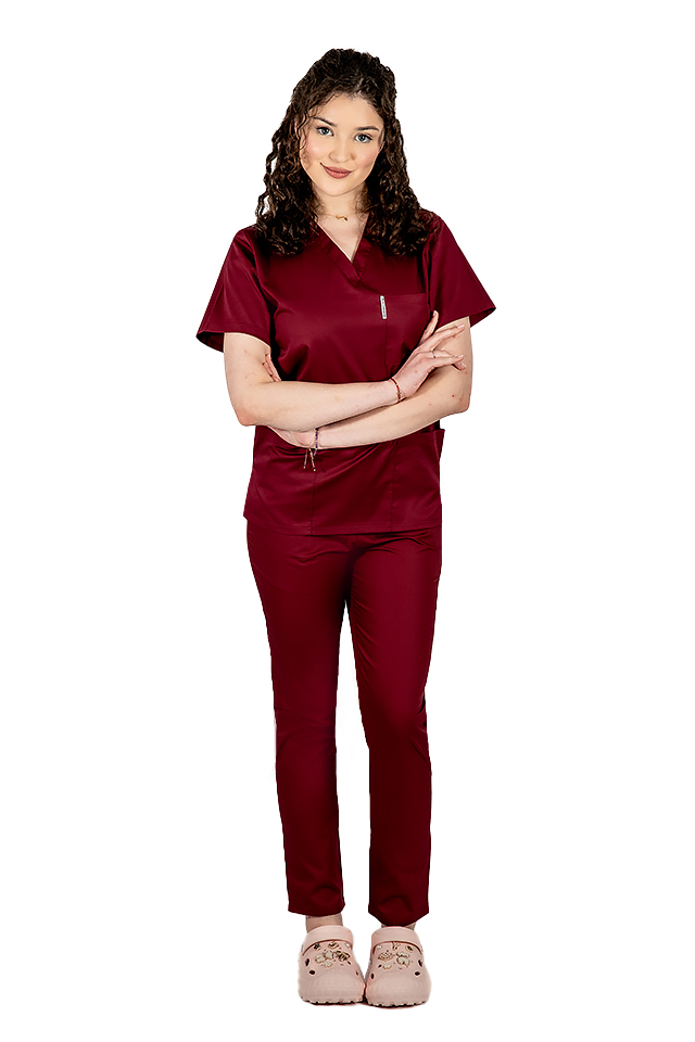 Costum medical grena, bluza cu anchior in V, trei buzunare si pantaloni cu elastic