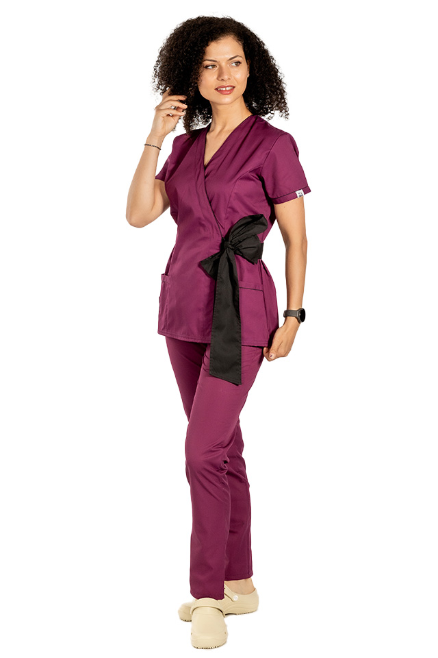 Costum medical kimono visina cu paspol negru, cordon cu legare tip fundita si pantaloni visina