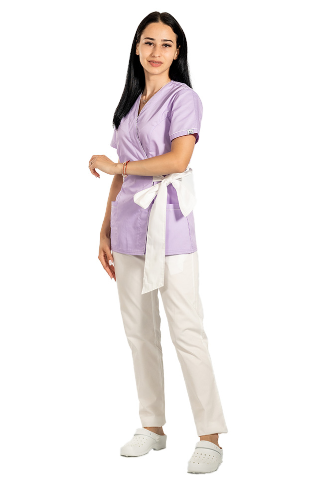 Costum medical kimono lila cu paspol alb, cordon cu legare tip fundita si pantaloni cu elastic 3