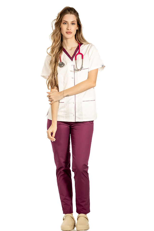Costum medical cu elastan format din bluza alb cu paspol visina si pantaloni visinacu elastic