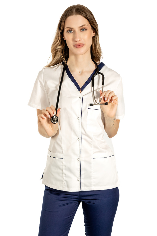 Halat medical cu elastan alb cu paspol bleumarin, capse si trei buzunare aplicate