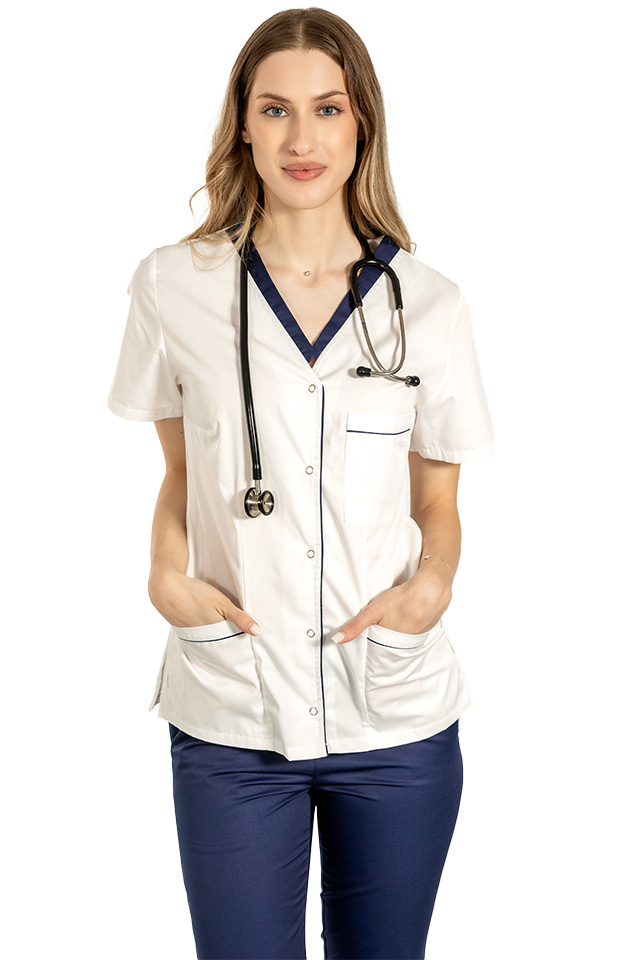 Halat medical cu elastan alb cu paspol bleumarin, capse si trei buzunare aplicate 4