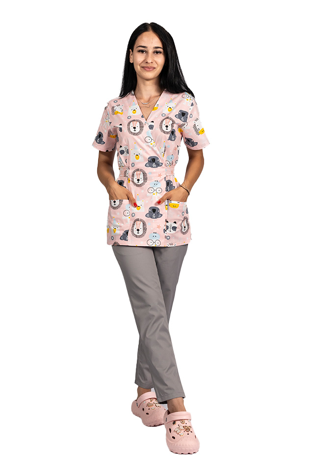 Costum medical kimono Lion, cu bluza cu imprimeu  si pantaloni cu elastic