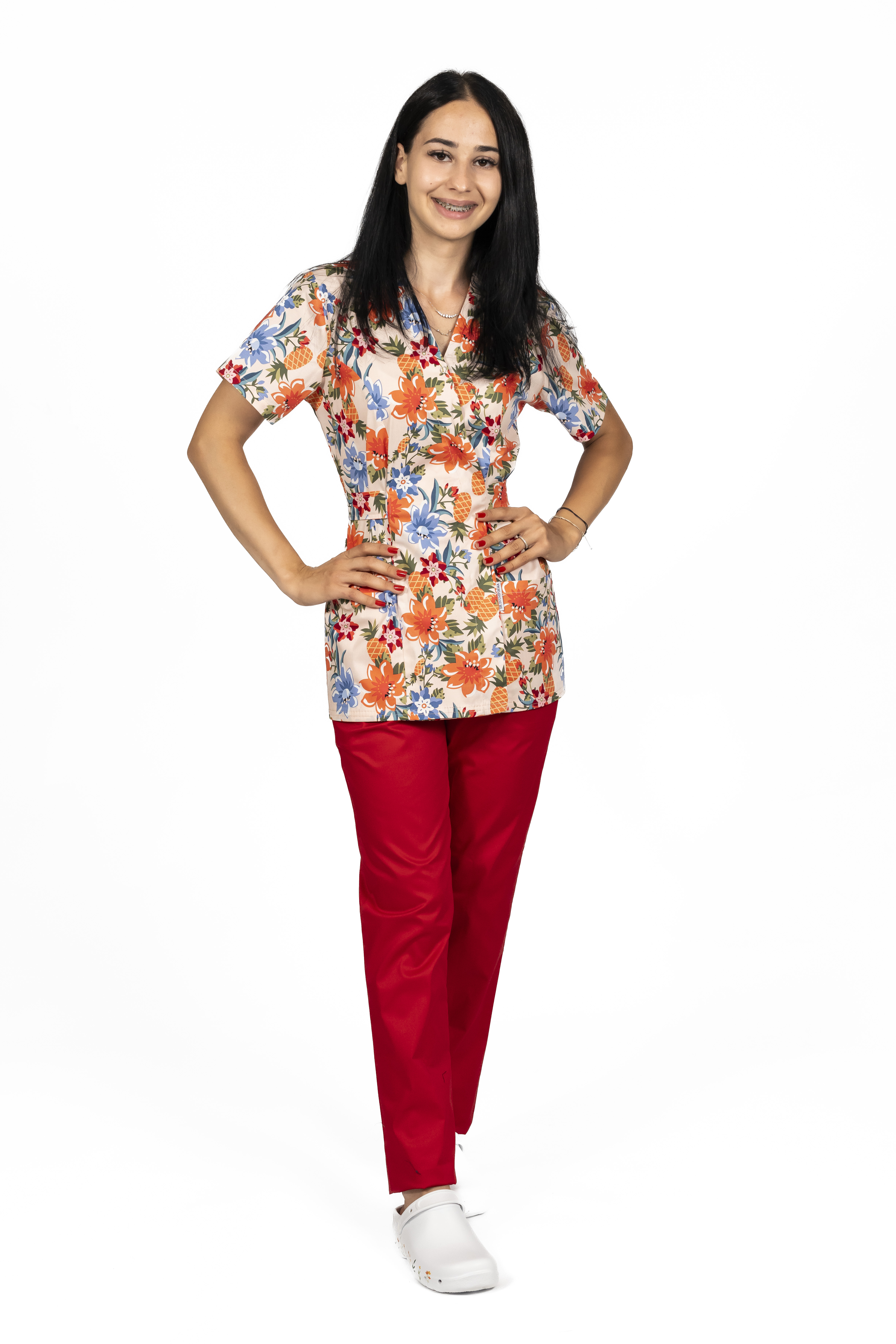 Costum medical kimono Flowers, cu bluza cu imprimeu  si pantaloni cu elastic 5