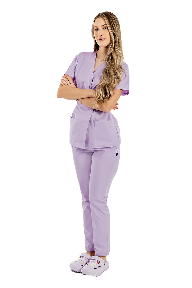 Costum medical lila, cu bluza tip kimono si pantaloni cu elastic