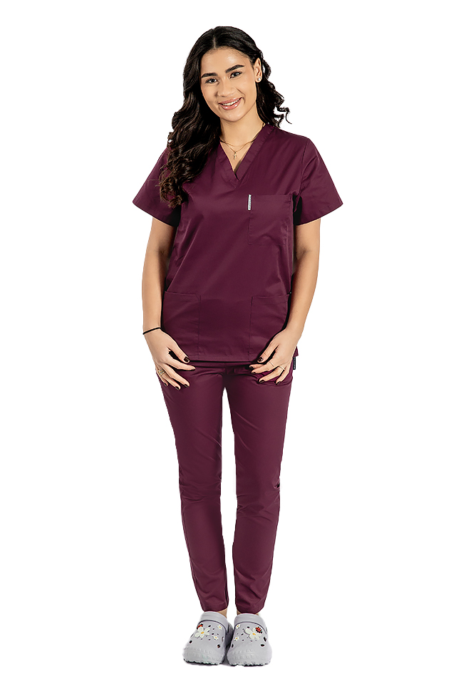 Costum medical visina, bluza cu anchior in V, trei buzunare si pantaloni cu elastic.