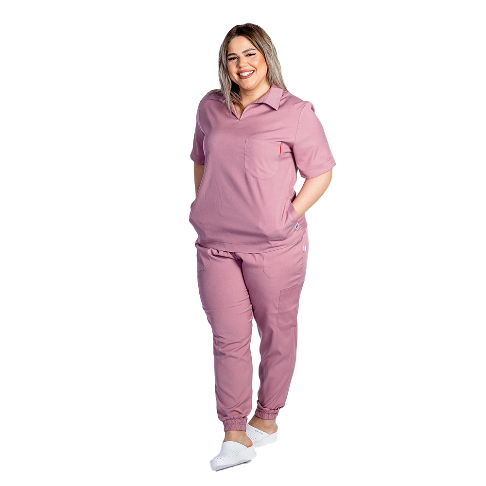 Costum medical stretch polo roz pudrat, cu bluza in V si pantaloni tip jogger, cu snur si elastic 2