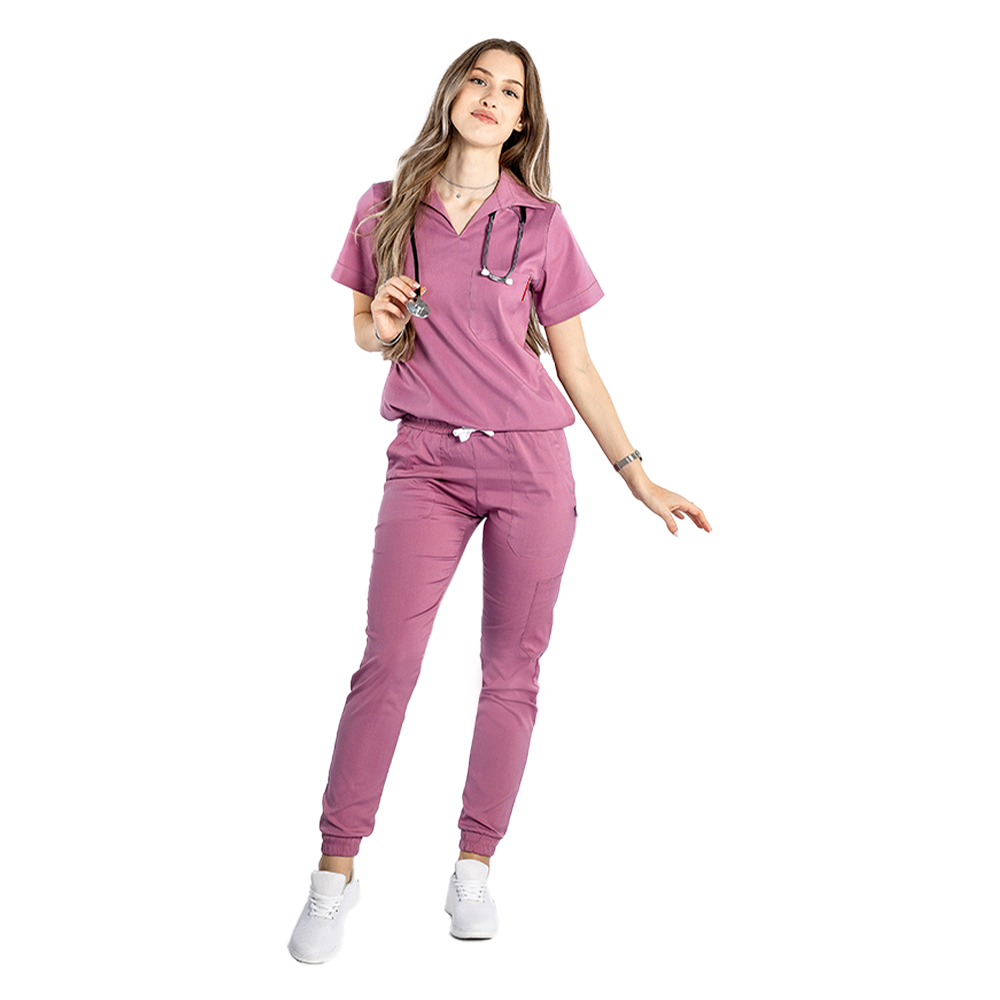 Costum medical stretch polo roz pudrat, cu bluza in V si pantaloni tip jogger, cu snur si elastic 5