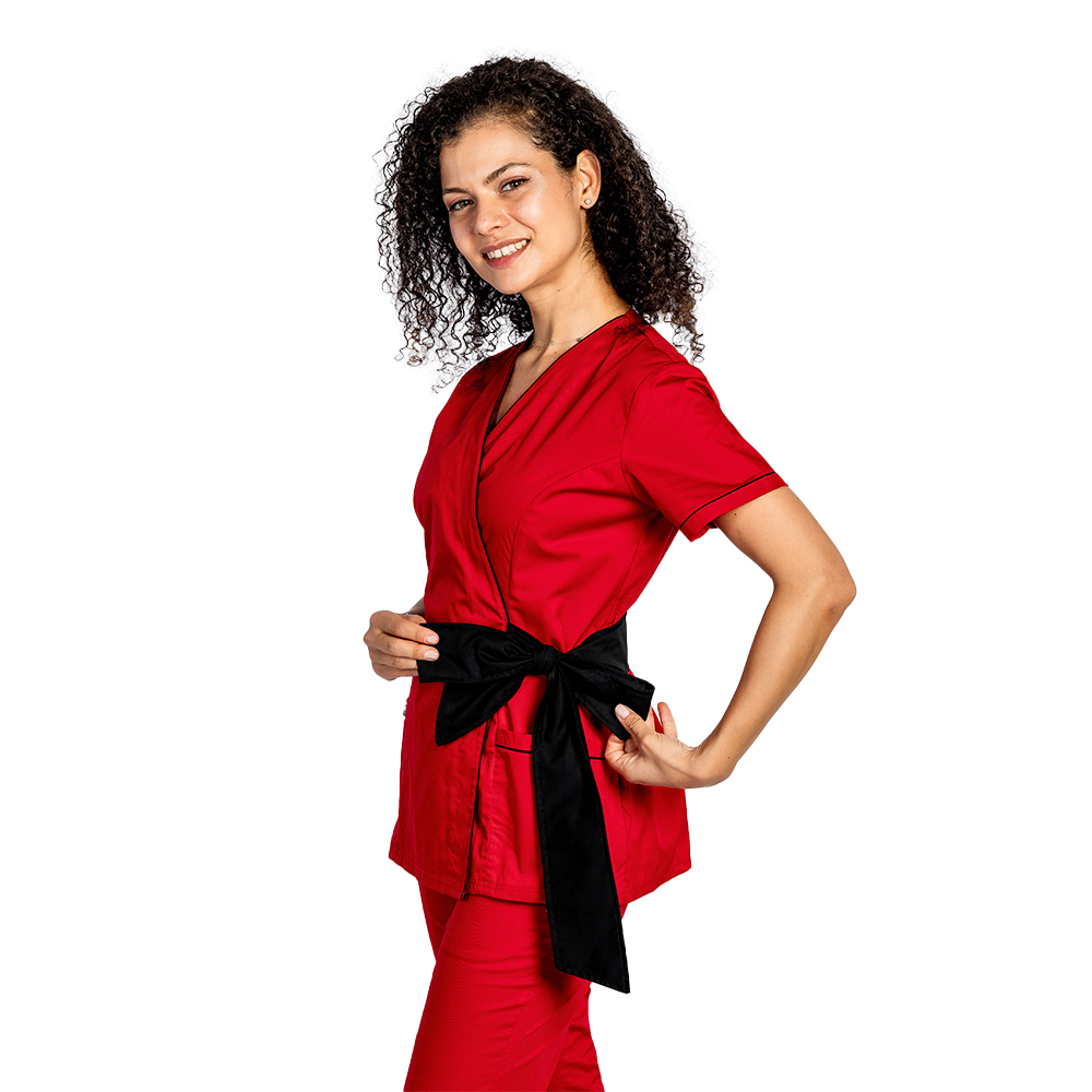Costum medical kimono rosu cu paspol negru si cordon cu legare tip fundita  4