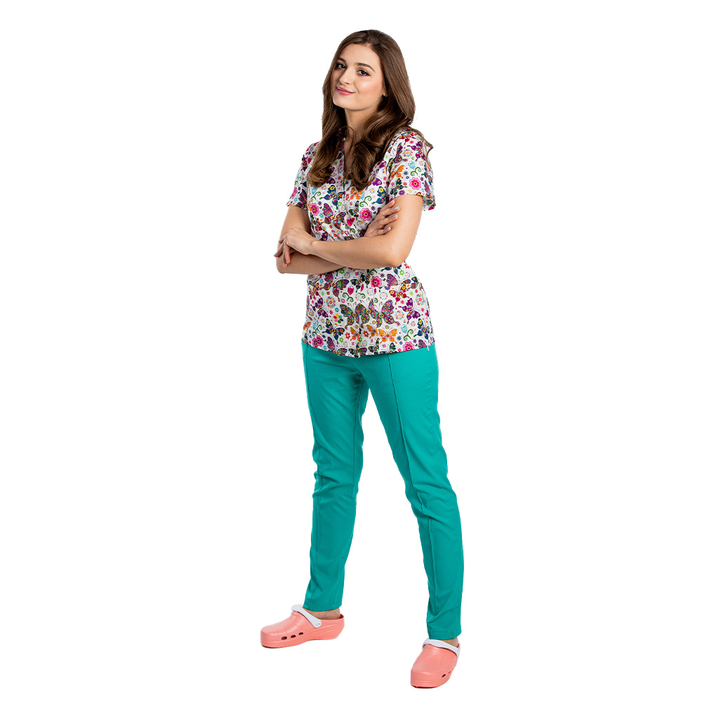 Costum medical kimono stretch Fantasy cu bluza imprimata si pantaloni stretch verzi cu snur si elastic 3