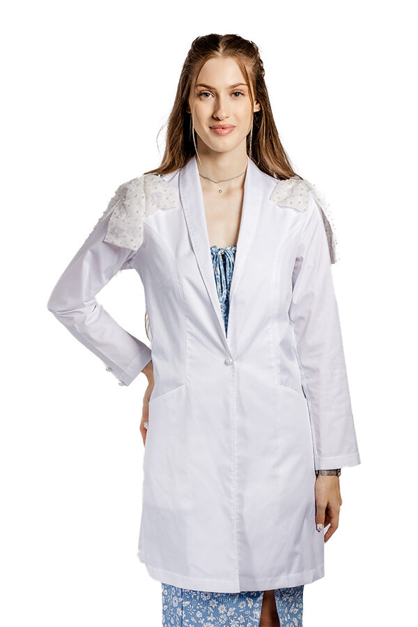 OUTLET Halat medical alb Ivana, dama, cu guler sal, nasturi tip perluta, doua fundite si maneca lunga