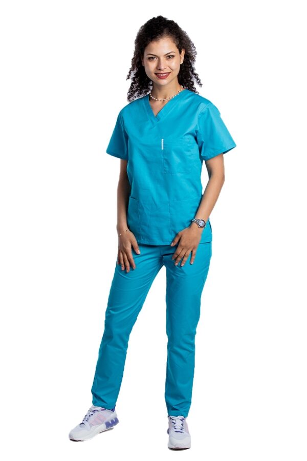 Costum medical turcoaz cu elastan cu bluza cu anchior in forma V si pantaloni turcoaz cu snur